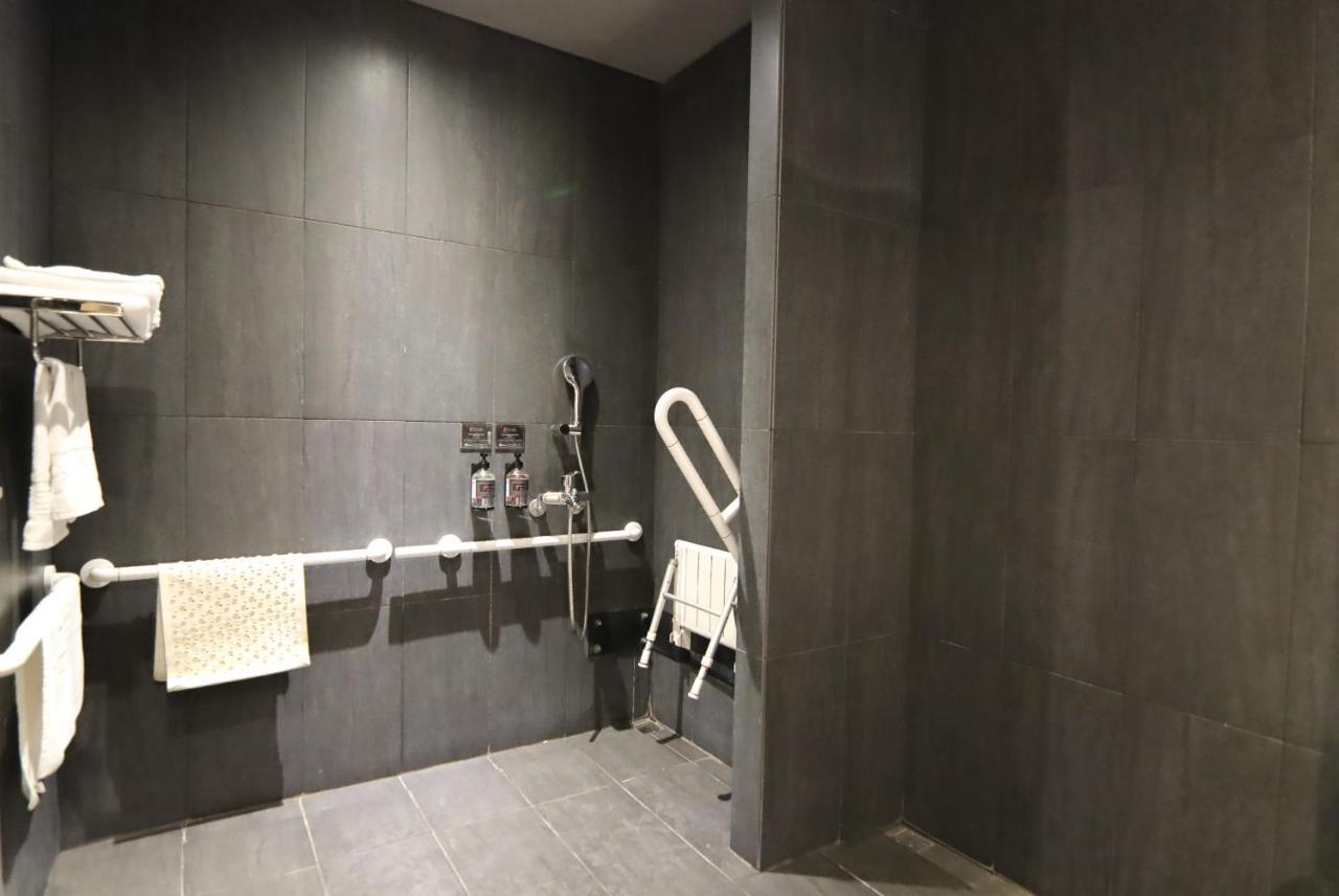Orient Luxury Hotel Kota Chiayi Bagian luar foto