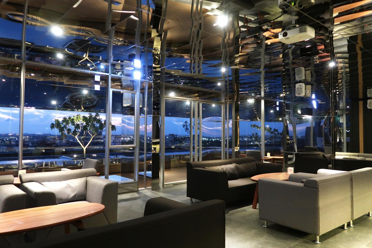 Orient Luxury Hotel Kota Chiayi Bagian luar foto